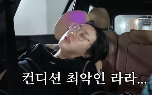 Im Lara collapsed while pushing ahead with her twin pregnancy schedule, and her whole body is swollen
