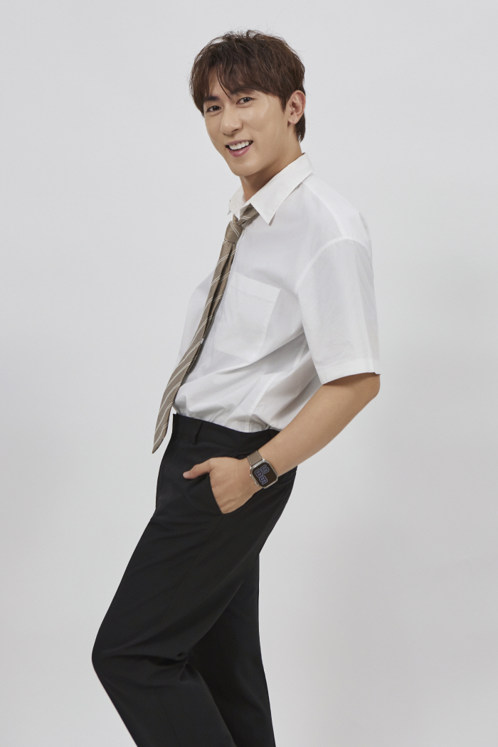  It's different from Kim Won Hoon's real personality..I'm going to lose my hair and cry because of the pressure