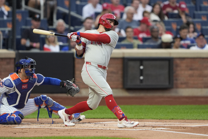 It's unanimous again this year! Schwarber's power  Soto's on-base ability  Otani, ESPN's MVP probability is 99.6%