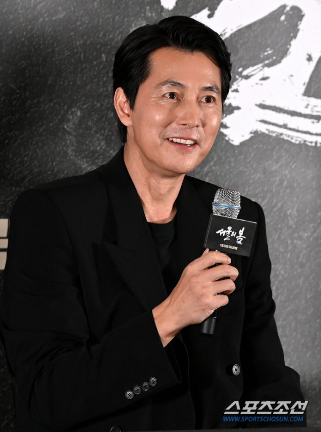 Jung Woosung to Make First Public Appearance in 10 Months at Buil Film Awards