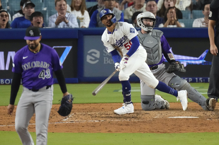 LAD to take away tickets to PHI for the fourth consecutive win. Finally, the dream starting kingdom is established, and the bases-loaded four-pawed Betts are revived