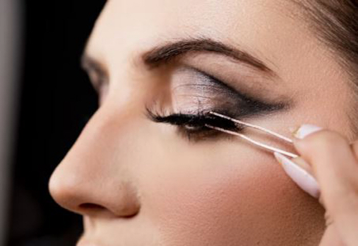 Long eyelashes weren't a good thing...What is the most attractive length?