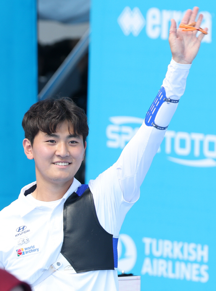 Perfect score! Kim Je-deok advanced to the semifinals of men's individual at the World Championship...He's aiming to win his first major championship