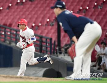  Choi Hyung-woo, Lotte's Na Kyun-an, tied with a three-run home run