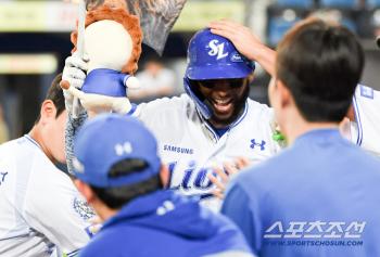  Diaz's 50 home runs