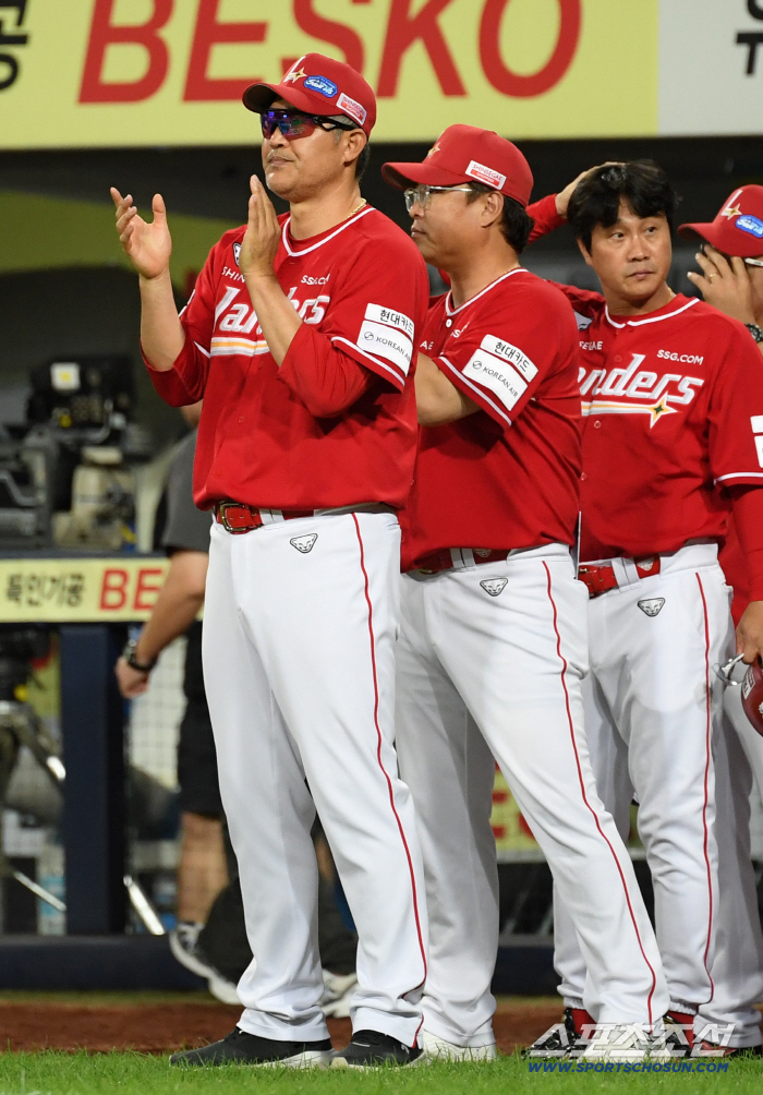  Director Lee Sung Yong of SSG won