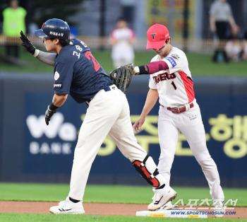  Go Seungmin's RBI double to get the first run