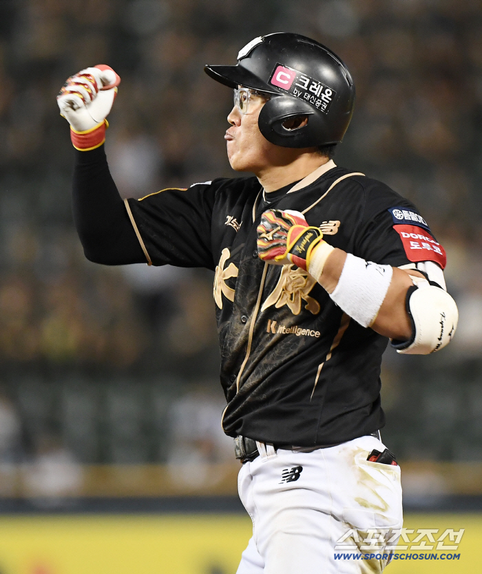  Heo Kyungmin hit a timely hit