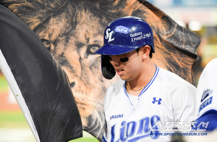  Kim Youngwoong scarily hit a home run