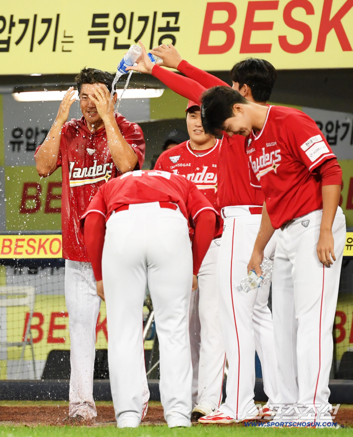  No-kyung is a refreshing water shower