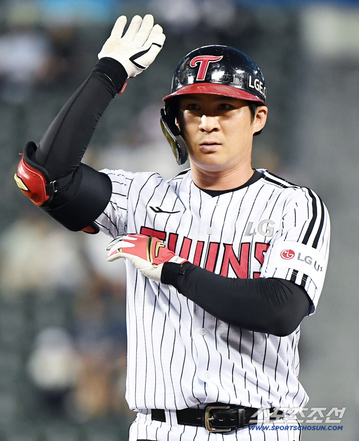  Oh Ji-hwan makes a timely RBI single