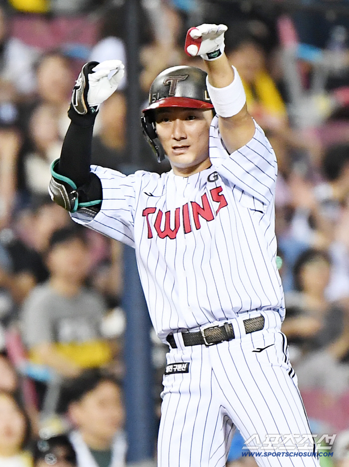  Shin Minjae hit a triple