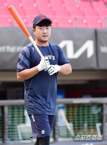  We need to find Jung Hoon of Lotte