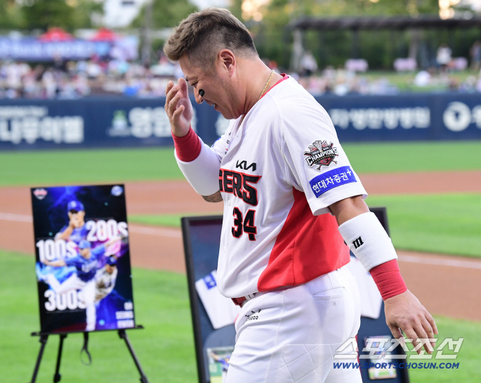 Tears welled up. My dear brother! The best pitcher for me is always Oh Seung Hwan