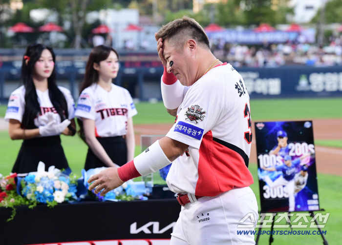 Tears welled up. My dear brother! The best pitcher for me is always Oh Seung Hwan