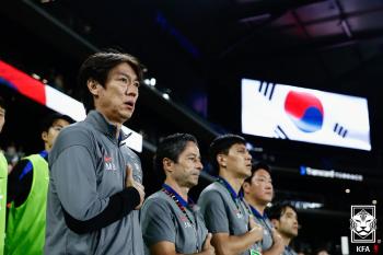 Three-back card with passing points, wingback  Park Yong-woo dilemma to solve to go to Plan A