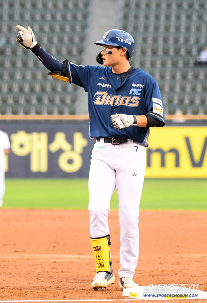 What if it's not the second Lee Jong Beom? No.1 hitter  shortstop, you can do it too!A realistic choice, not romantic. 