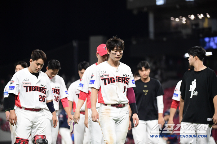 The fans gave up KIA faced the scariest reality...Gwangju is the only city with fewer spectators during the historical season