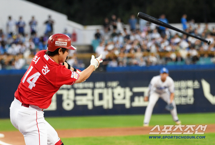 Happening Missed Bat, Surprised Choi Jung KBO achieved a record of 20 home runs for the first 10 consecutive seasons