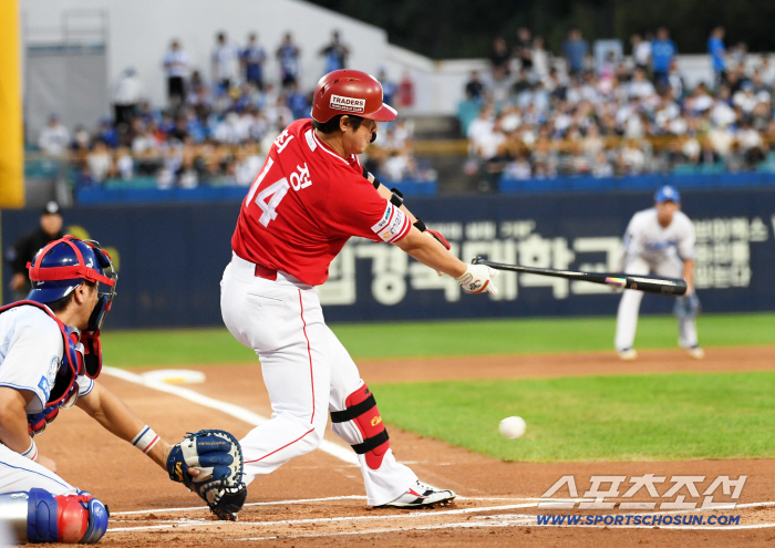 Happening Missed Bat, Surprised Choi Jung KBO achieved a record of 20 home runs for the first 10 consecutive seasons