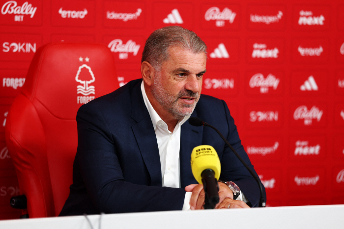 I thought I would be dismissed from Tottenham. Postecoglou's shock confession of Son Heung-min's first winning joint venture...Nottingham First Press Conference Levi Presents Trophy → Over
