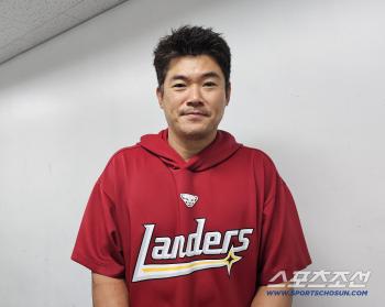 I'm glad I didn't give up on baseball 41-year-old Noh Ik-jang finally sets his first KBO milestone, not the oldest 