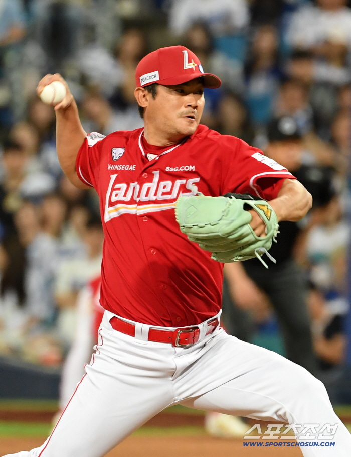I'm glad I didn't give up on baseball 41-year-old Noh Ik-jang finally sets his first KBO milestone, not the oldest 