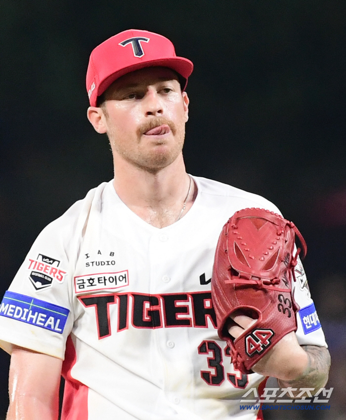 In the bottom of the ninth inning, with two outs, Choi Hyung-woo hit and Kim Sun-bin finished KIA's great reversal drama beats Doosan to chase Samsung's 3G car 