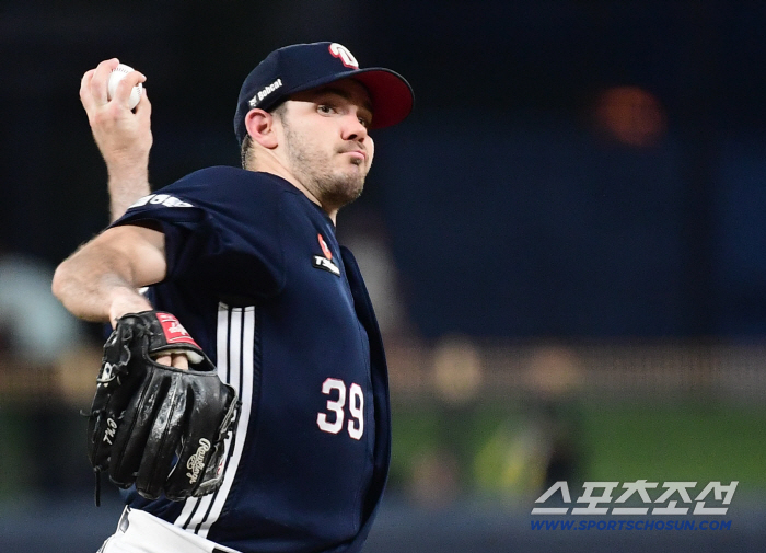 In the bottom of the ninth inning, with two outs, Choi Hyung-woo hit and Kim Sun-bin finished KIA's great reversal drama beats Doosan to chase Samsung's 3G car 