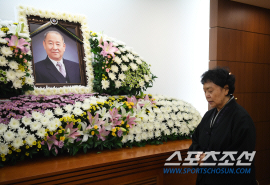 Kim Soo-hyun's father, Kim In-tae, 7th anniversary wife, a person who trusted me even with 10 billion won in debt