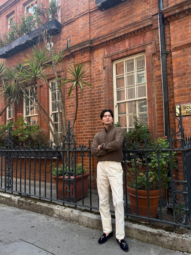 Lee Jin-wook, who finished 'Esquire,' digested autumn men perfectly in London...be different in class