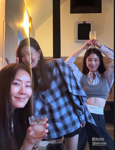 Lee Si-young, best friend and wine party during second pregnancy? ...Prevention of controversy over non-alcoholic Shangri-La