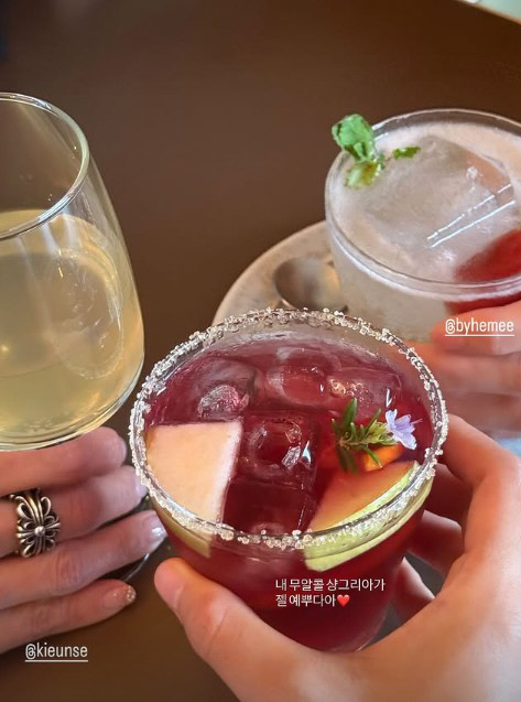 Lee Si-young, best friend and wine party during second pregnancy? ...Prevention of controversy over non-alcoholic Shangri-La
