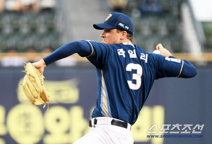 LG and Rain, who met foreigners for three consecutive days, saved them. 14 wins, 10 wins. Get out of the way. 