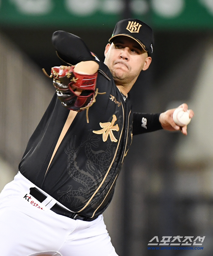 LG and Rain, who met foreigners for three consecutive days, saved them. 14 wins, 10 wins. Get out of the way. 