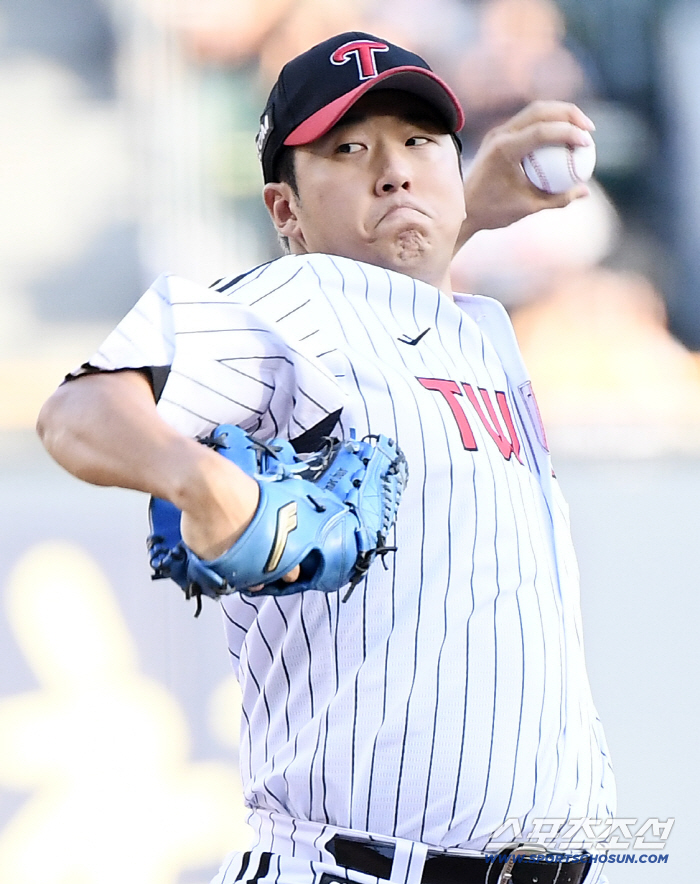 LG's hardship of meeting four consecutive foreigners. LG's solution to a 14-win pitcher is monster rookie Park Kwan-woo. 2 wins against LG in Jamsil alone, ERA 1.59 Will he wake up Riley? (Jamsil Field)
