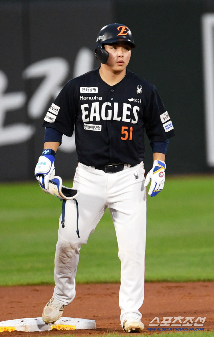 Oh Seon-woo, the coach of the tiger team who raises a lion cub, is only that much of a player if you exclude him because he's having a hard time