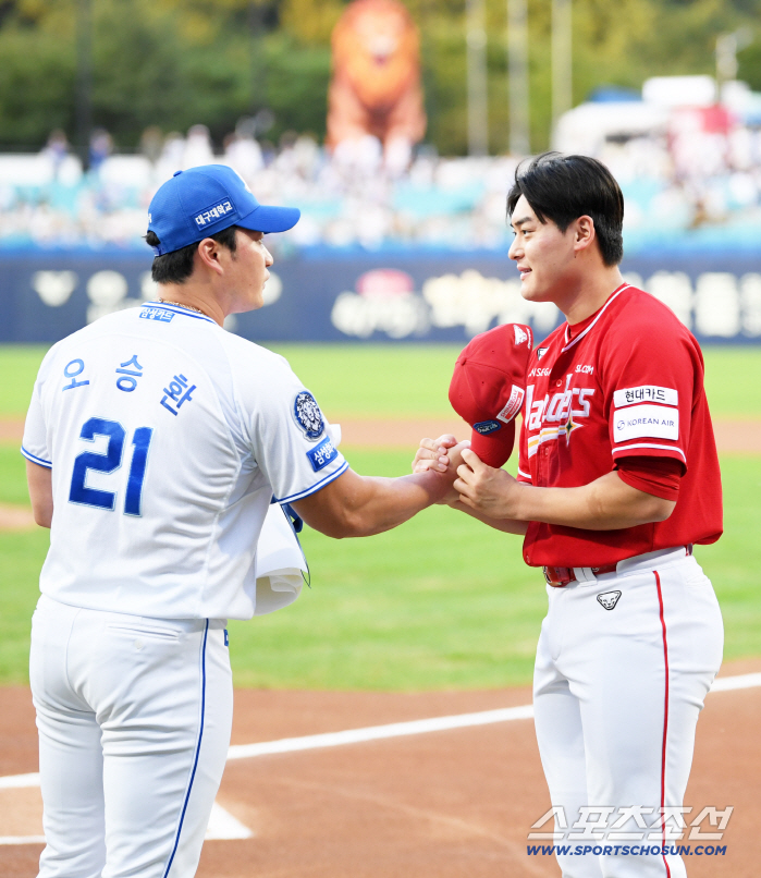 Oh Seung-hwan is the second Oh Seung-hwan. Cho Byung-hyun, who insisted on playing fastball in front of the end leader, is reminded of Oh Seung-hwan in his prime. 