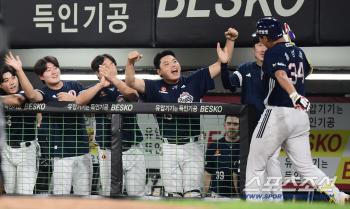  Hong Seong-ho burst. 1st and 2nd home runs