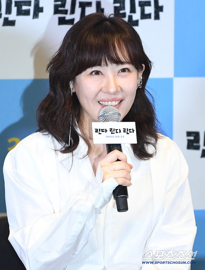 Bae Doona Reunites with Cast for 20th Anniversary of ‘Linda Linda Linda’ 4K Re-release