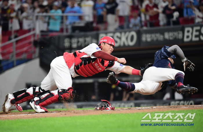 That's not a tag? At home in the top of the eighth inning, Lotte succeeded in escaping five consecutive losses after twists and turns (Gwangju Field)