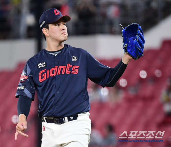 That's not a tag? At home in the top of the eighth inning, Lotte succeeded in escaping five consecutive losses after twists and turns (Gwangju Field)