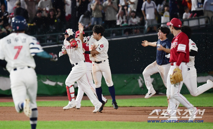 05 → 55 → 117 → 1111 → 1211. The chase of Lotte's crazy tenacity, brought back the autumn baseball embers! Director Kim Tae-hyung also did a great job