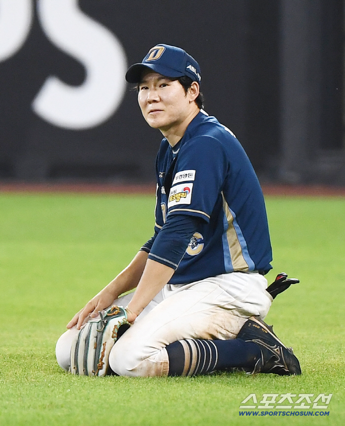 29S Finishing → The face of the novice coach who always laughed at the successive departures of the only .300 hitters has hardened. The end of the last-place candidate's fight to the last five, which didn't even give up after 10 days,