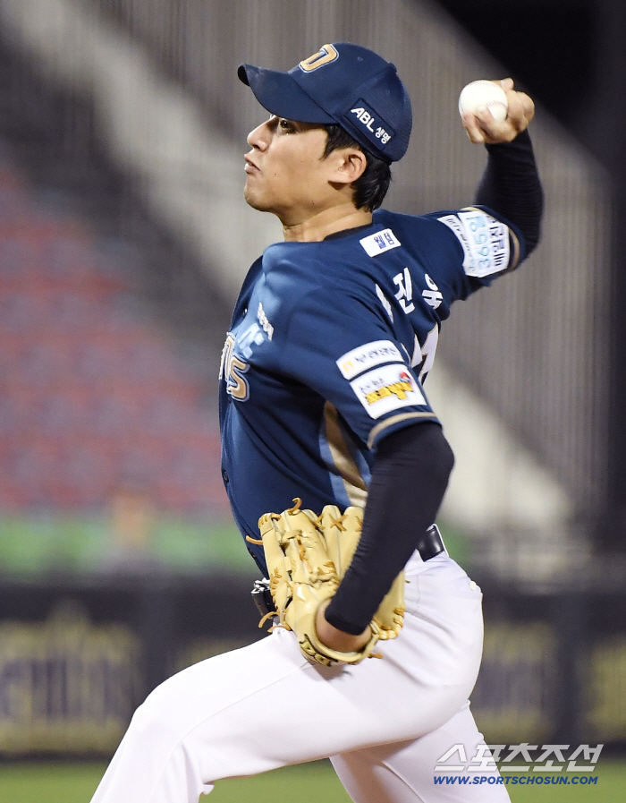 29S Finishing → The face of the novice coach who always laughed at the successive departures of the only .300 hitters has hardened. The end of the last-place candidate's fight to the last five, which didn't even give up after 10 days,