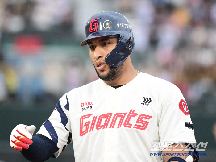 Are you starting to write a scenario! Lotte, who was frustrated with Velazquez's 5 runs, was dragged down by Kim Kwang-hyun's 4 runs → Smells like a battle