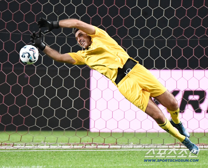 Azar, is it you again! From the main match to the GK showdown → the penalty shootout, Shield United  laughed in the one-on-one face-to-face event