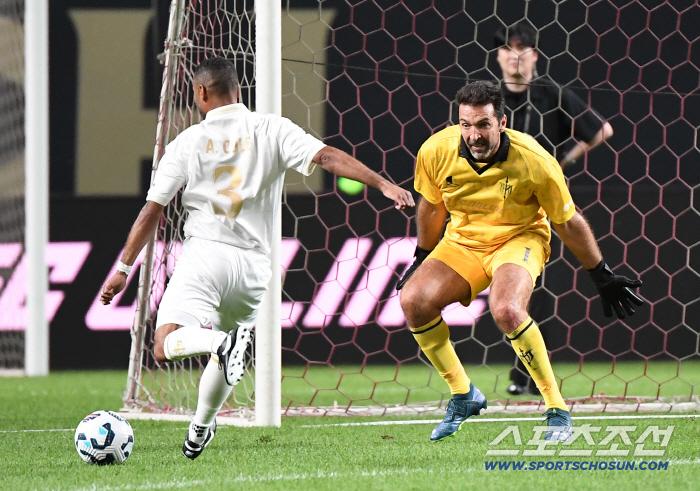 Azar, is it you again! From the main match to the GK showdown → the penalty shootout, Shield United  laughed in the one-on-one face-to-face event