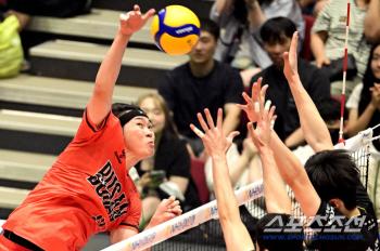 Coach Shin Young-chul's OK Savings Bank defeated Hyundai Capital, the winning team, and won his first victory (Yeosu Review)