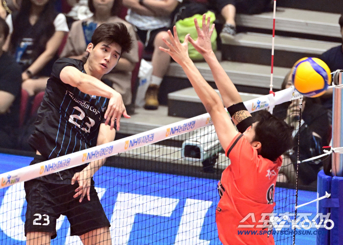 Coach Shin Young-chul's OK Savings Bank defeated Hyundai Capital, the winning team, and won his first victory (Yeosu Review)